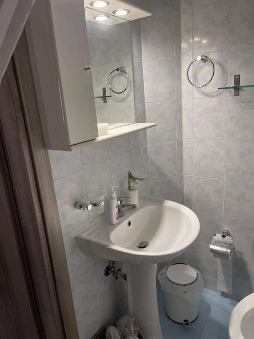 Central Modern Apartment Golos Dış mekan fotoğraf
